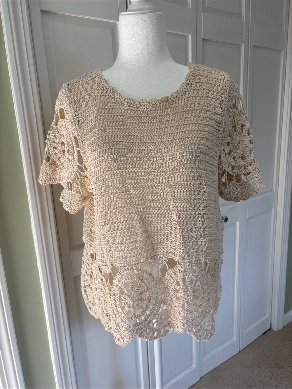 Solitaire Beige Crochet Circle-Hem Short Sleeve Tunic